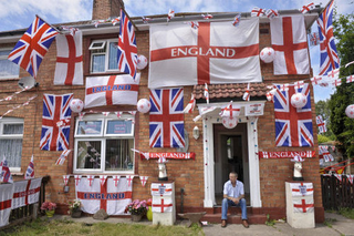 Illustration for article titled Bristol Man Gets All World Cup On His House’s Ass